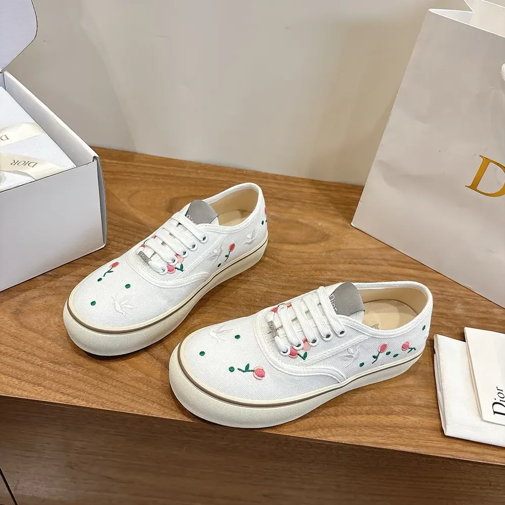 Dior Saltwind Sneaker White Cotton Embroidered with Multicolor Doves & Roses Motif for Unisex