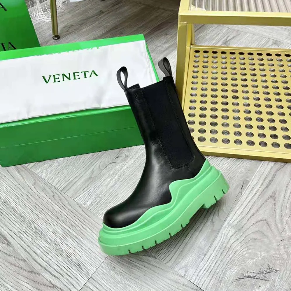 Bottega Veneta Tire Chelsea Boot in Vegetally-Tanned Leather for Unisex in Green Bottega Veneta Tire Chelsea Boot in Vegetally-Tanned Leather for Unisex in Green