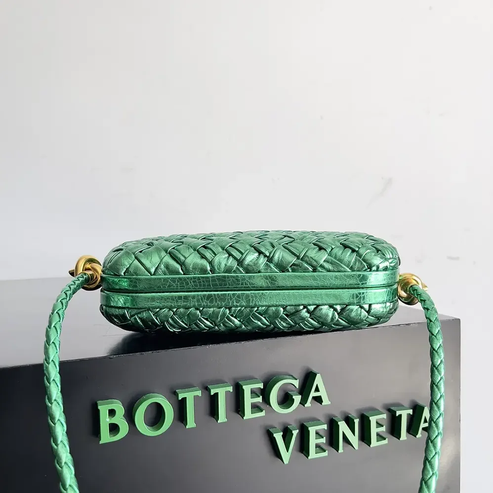 Bottega Veneta Knot Minaudiere On Strap for Women in Green Bottega Veneta Knot Minaudiere On Strap for Women in Green