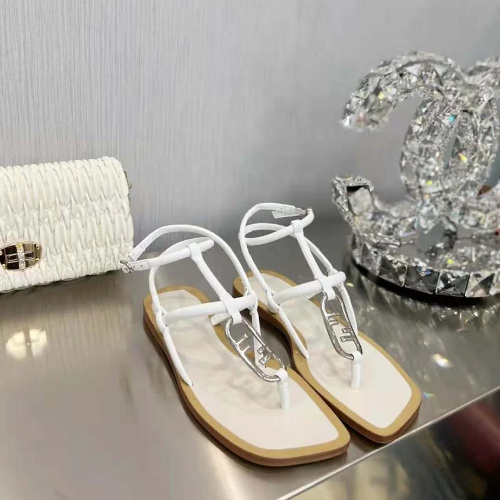 Fendi O Lock White Nappa Leather Thong Sandals for Women Fendi O Lock White Nappa Leather Thong Sandals for Women