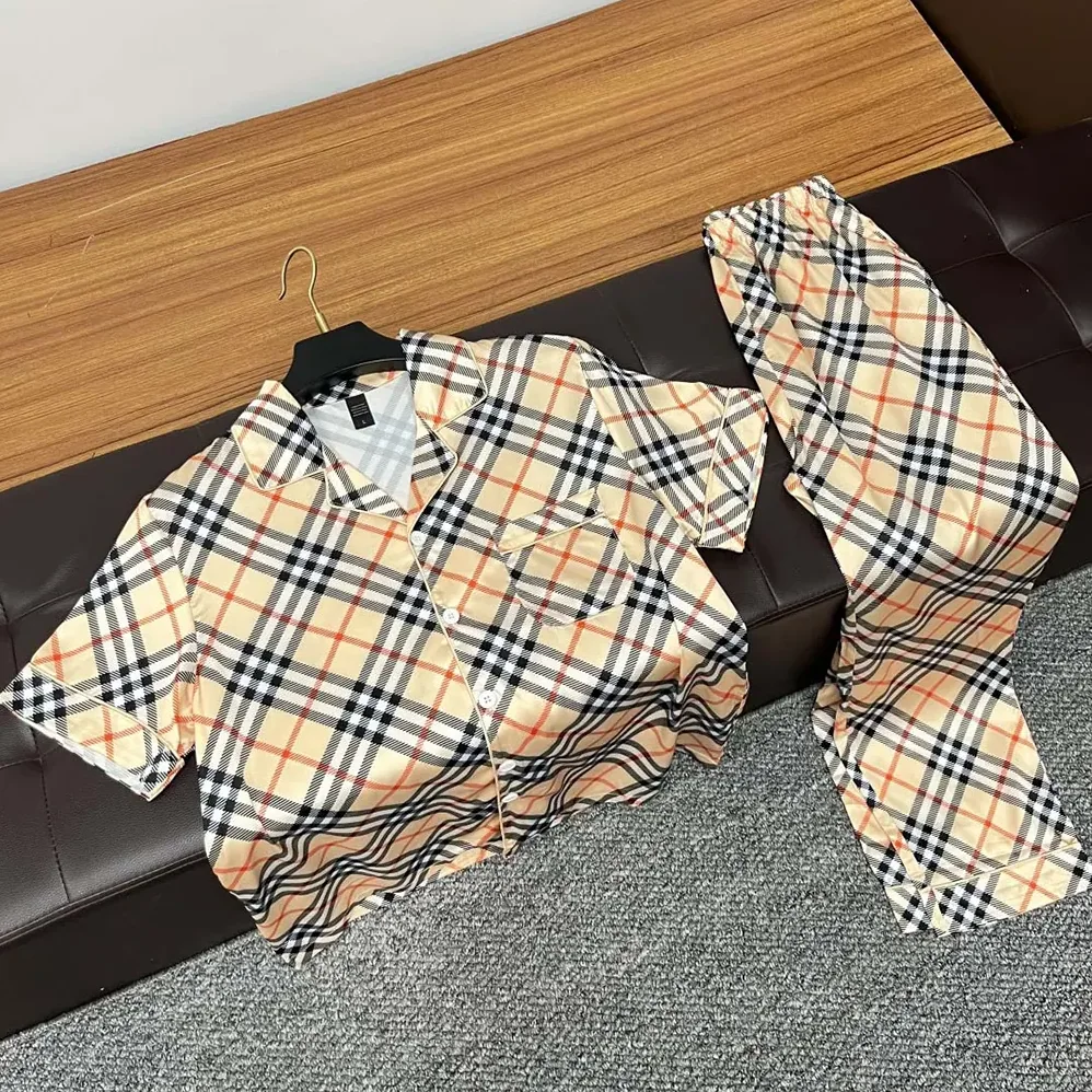 Burberry Check Short for Men in Sleeved Silk Pajama Set