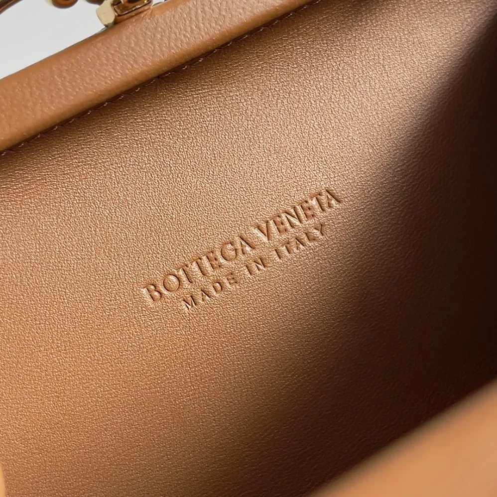 Bottega Veneta Knot Minaudière Clutch in Calfskin Leather for Women in Brown Bottega Veneta Knot Minaudière Clutch in Calfskin Leather for Women in Brown