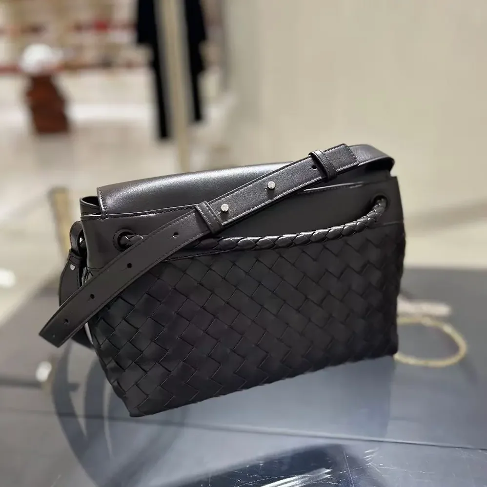 Bottega Veneta Small Andiamo Messenger for Men in Chocolate