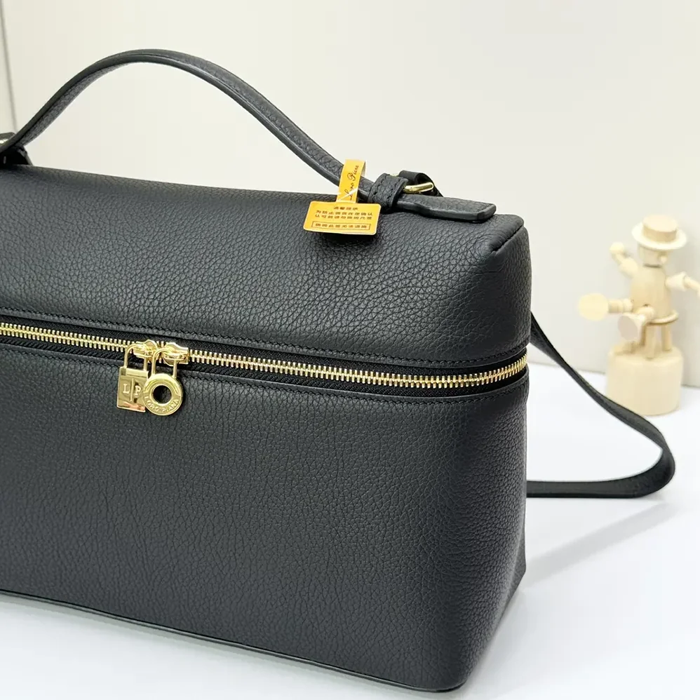 Loro Piana Extra Pocket L27 for Women in Black Loro Piana Extra Pocket L27 for Women in Black