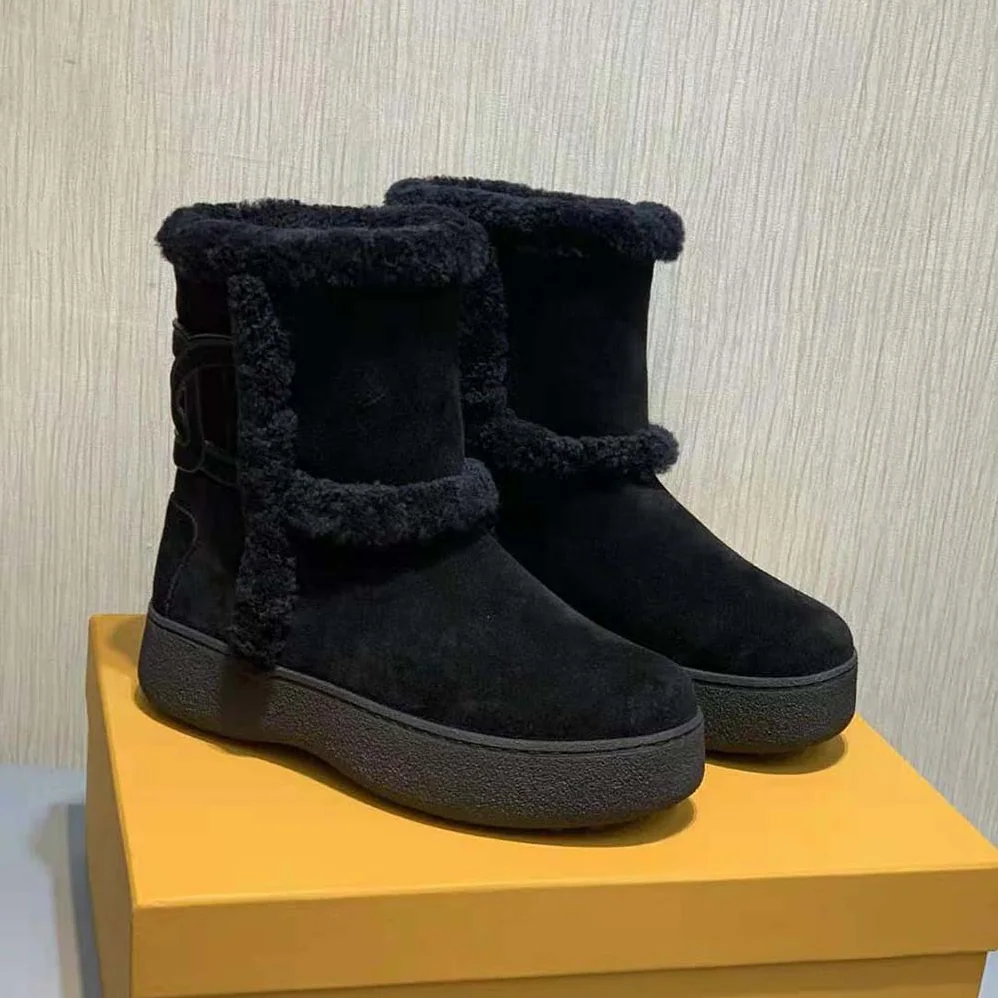 TODS Tod's W. G. Ankle Boots in Suede for Unisex in Black