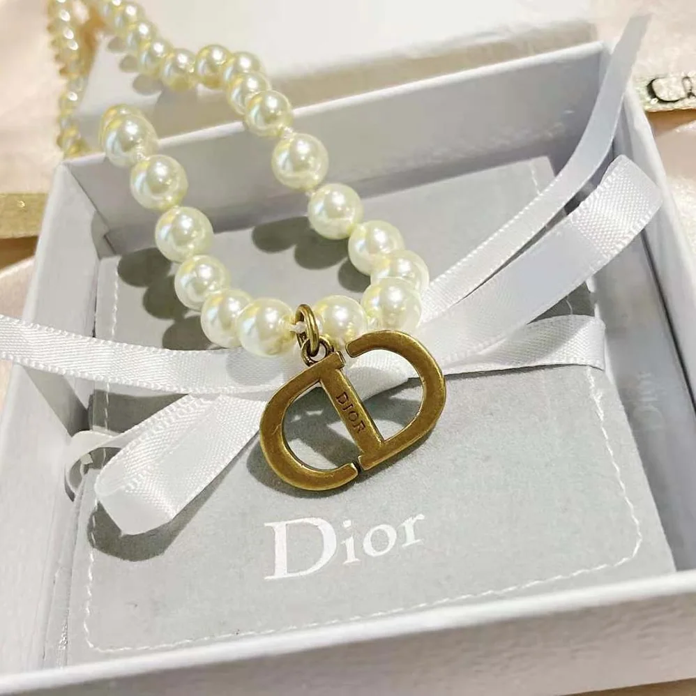 Dior 30 Montaigne Choker Antique Gold-Finish Metal with White Resin Pearls and White Crystals for Women Dior 30 Montaigne Choker Antique Gold-Finish Metal with White Resin Pearls and White Crystals for Women