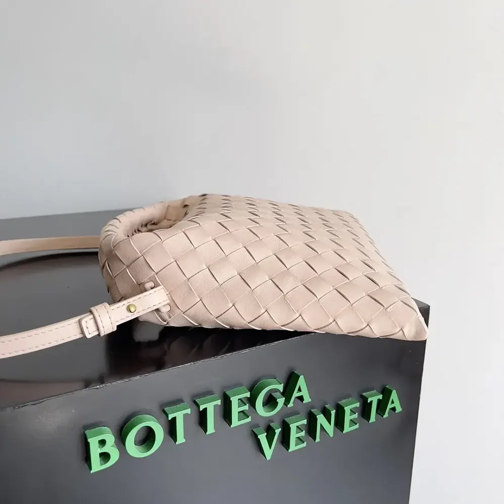 Bottega Veneta Mini Hop in Calf Leather for Women in Pink Bottega Veneta Mini Hop in Calf Leather for Women in Pink