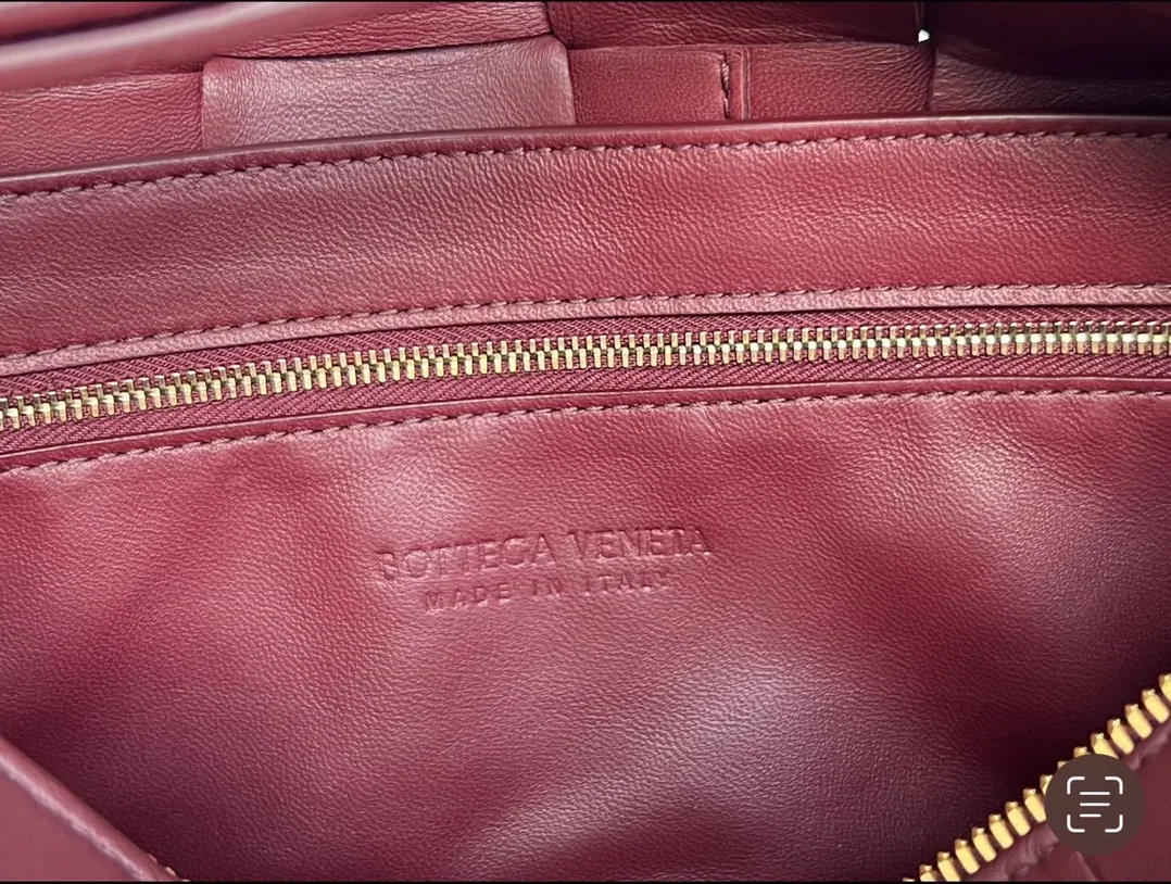Bottega Veneta Brick Cassette Red Bottega Veneta Brick Cassette Red