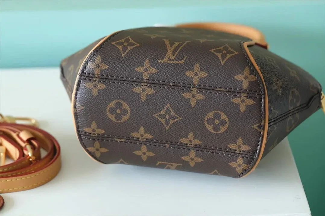 Louis Vuitton Ellipse BB Handbag Created By Nicolas Ghesquiere From Classic Monogram Canvas Brown / Louis Vuitton Ellipse BB Handbag Created By Nicolas Ghesquiere From Classic Monogram Canvas Brown /