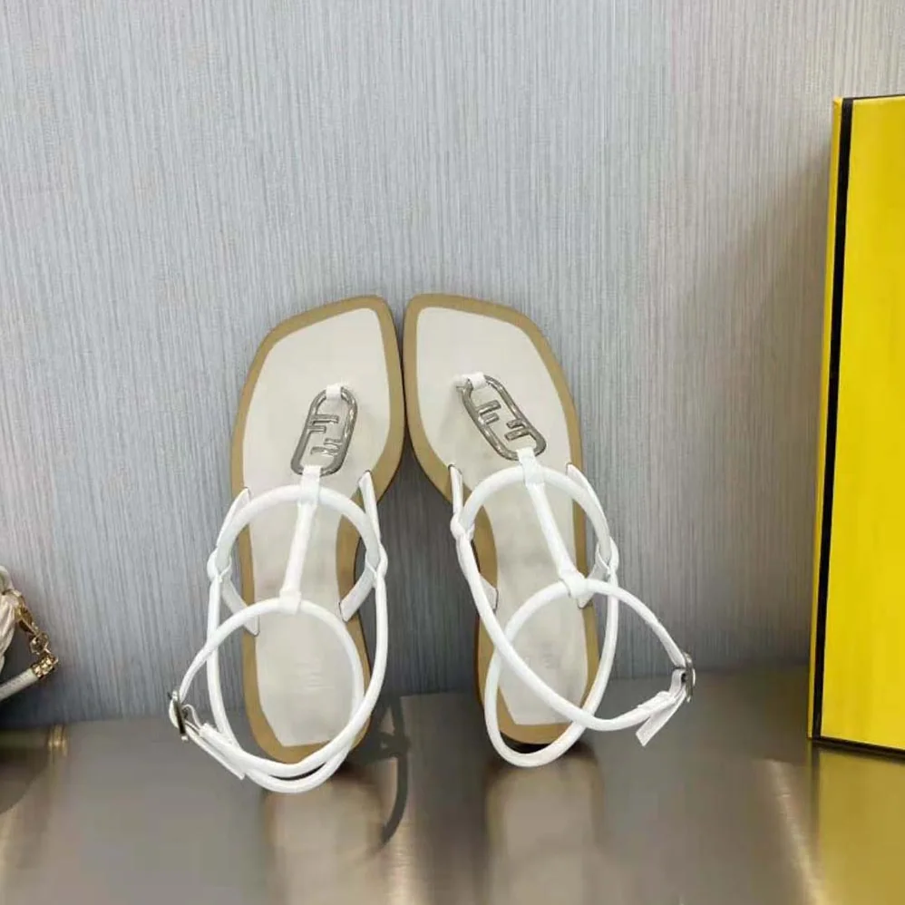 Fendi O Lock White Nappa Leather Thong Sandals for Women Fendi O Lock White Nappa Leather Thong Sandals for Women