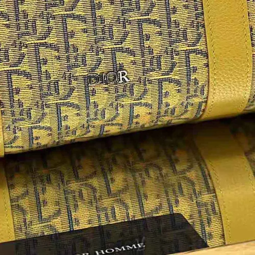 Dior Lingot 22 Bag Gold for Men in Tone Dior Oblique Jacquard Dior Lingot 22 Bag Gold for Men in Tone Dior Oblique Jacquard