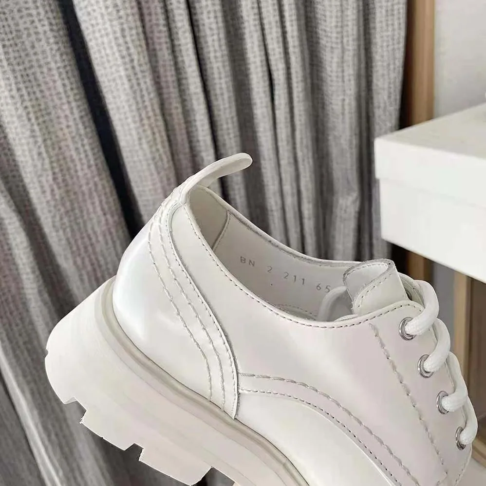 Alexander Mcqueen Wander Lace-Up for Women in White Alexander Mcqueen Wander Lace-Up for Women in White