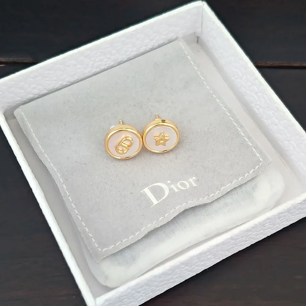 Dior D-Luck Stud Earrings Gold-Finish Metal and White Mother-of for Women in Pearl Dior D-Luck Stud Earrings Gold-Finish Metal and White Mother-of for Women in Pearl