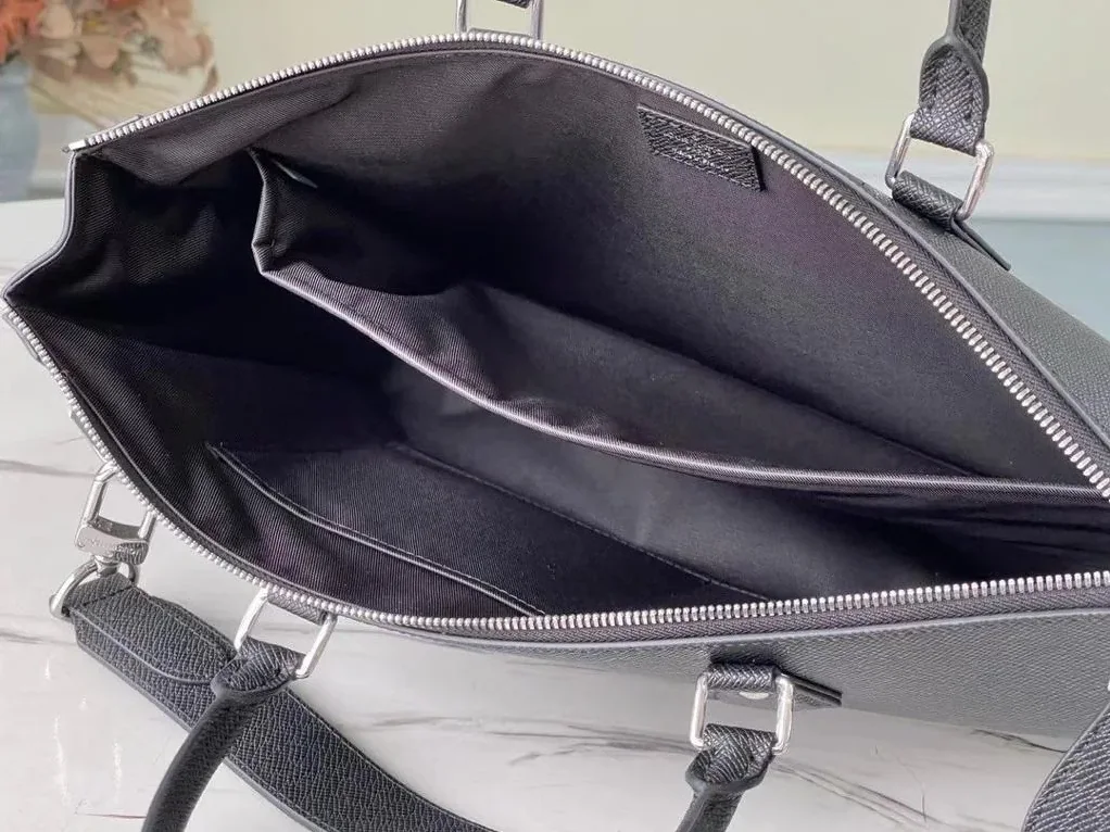 Louis Vuitton Slim Briefcase Taiga Black / Louis Vuitton Slim Briefcase Taiga Black /