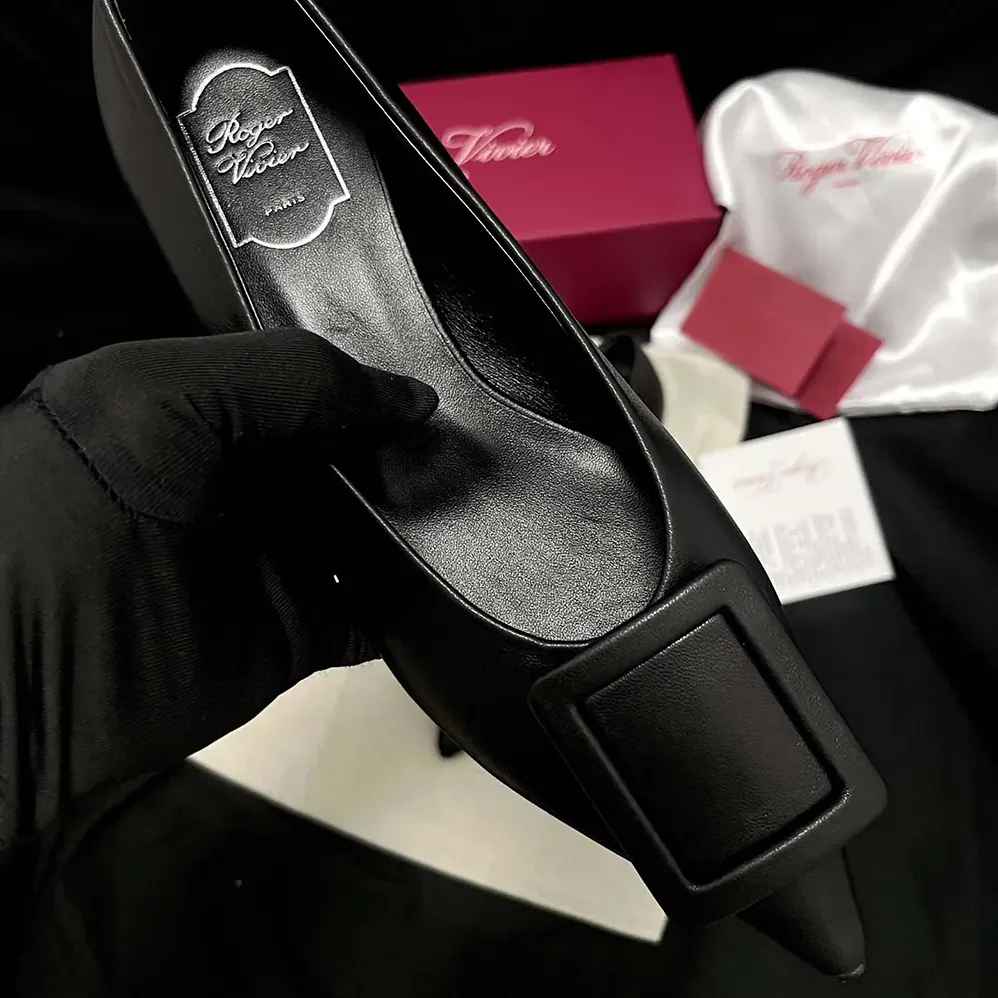 Roger Vivier Viv In The City Ballerinas In Leather Black for Women Roger Vivier Viv In The City Ballerinas In Leather Black for Women