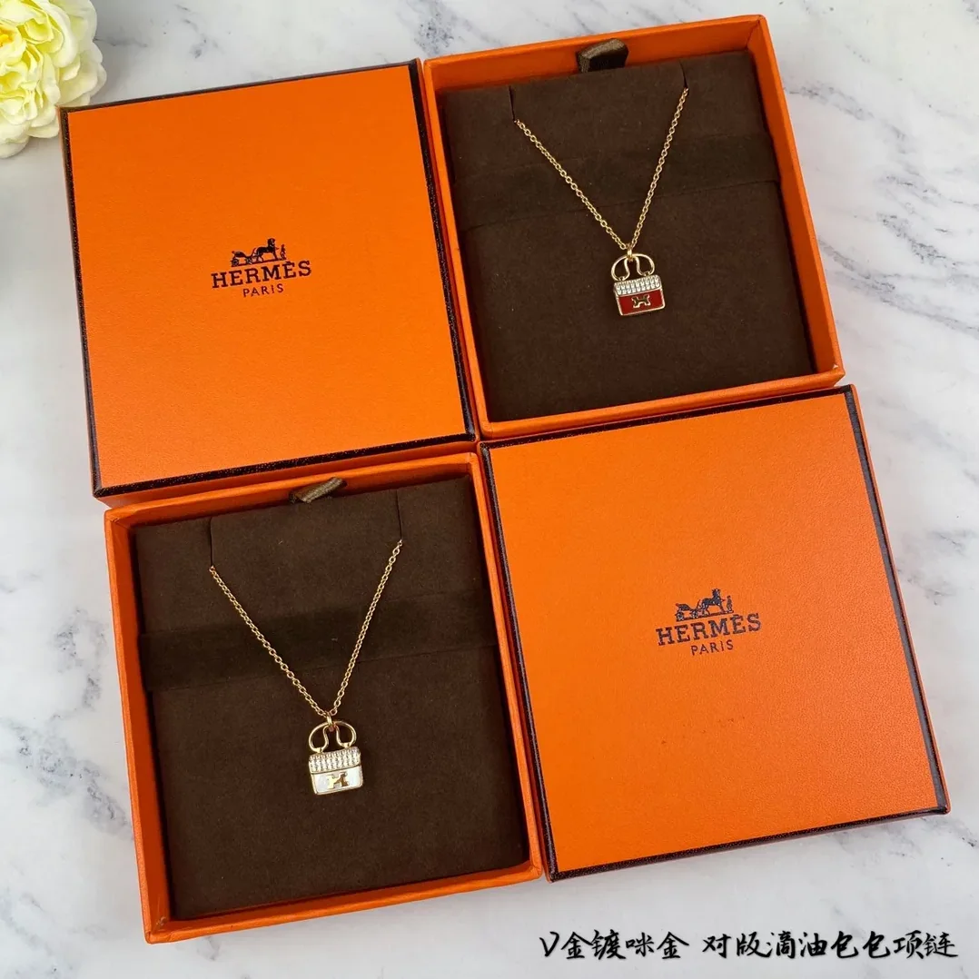 Amulettes Constance Necklace Gold Tone