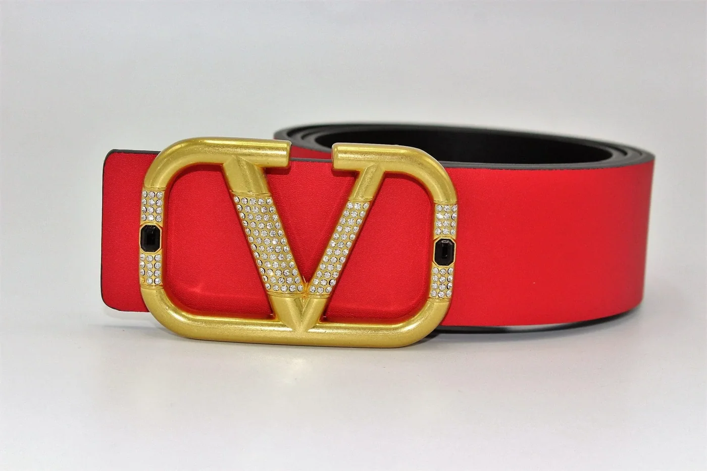 REVERSIBLE V LOGO WITH DIAMOND SIGNATURE BELT IN GLOSSY CALFSKIN