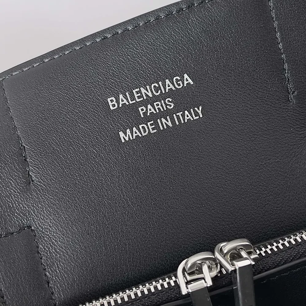 Balenciaga Bel Air Small Carry All Bag in Black Smooth Calfskin for Women in Silver Balenciaga Bel Air Small Carry All Bag in Black Smooth Calfskin for Women in Silver