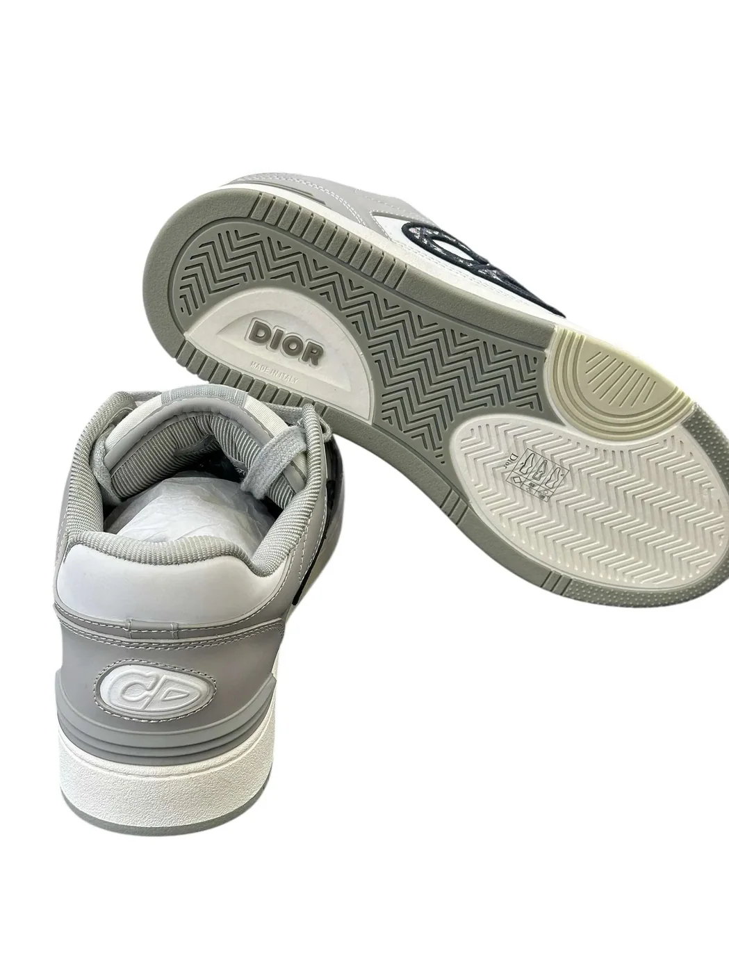 B57 Dribble Low in Top Sneaker Gray