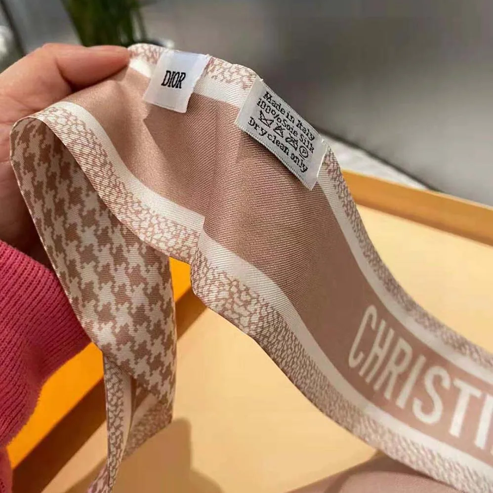 Dior 30 Montaigne Mitzah Scarf Rose Des Vents and White Silk Twill for Women Dior 30 Montaigne Mitzah Scarf Rose Des Vents and White Silk Twill for Women