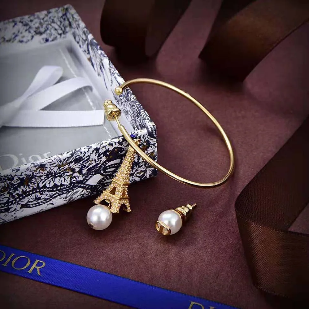 Dior Plan De Paris Earrings Gold-Finish Metal and White Resin Pearls for Women Dior Plan De Paris Earrings Gold-Finish Metal and White Resin Pearls for Women