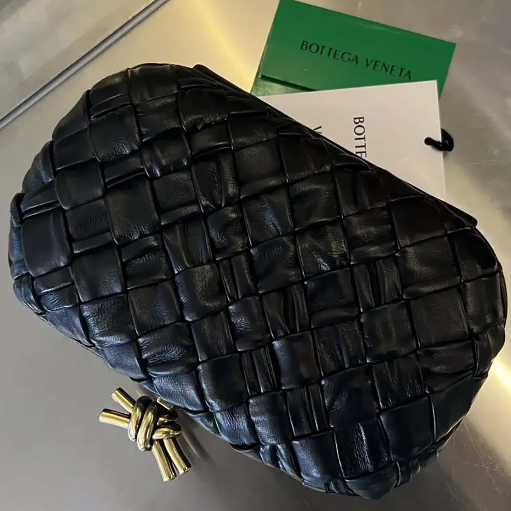 Bottega Veneta Knot Minaudière Clutch in Calfskin Leather for Women in Black Bottega Veneta Knot Minaudière Clutch in Calfskin Leather for Women in Black