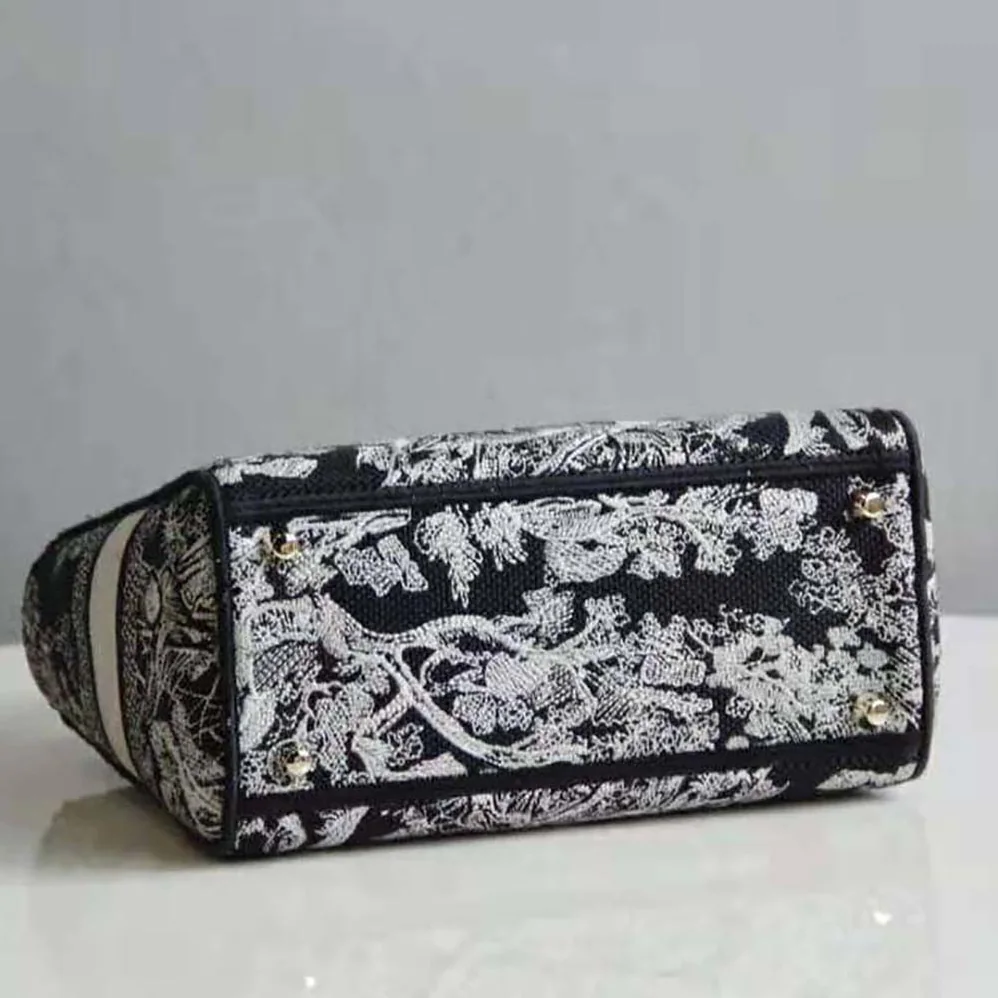 Dior Medium Lady D-lite Bag Blue Toile de Jouy Reverse Embroidery for Women Dior Medium Lady D-lite Bag Blue Toile de Jouy Reverse Embroidery for Women