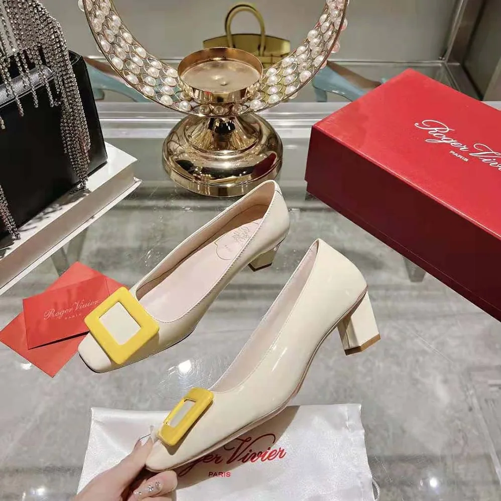 Roger Vivier Patent Leather Belle Vivier Pumps for Women in White Roger Vivier Patent Leather Belle Vivier Pumps for Women in White