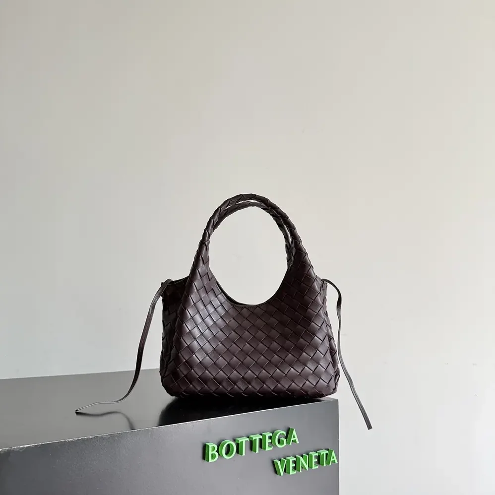 Bottega Veneta Small Campana for Women in Bordeaux Bottega Veneta Small Campana for Women in Bordeaux