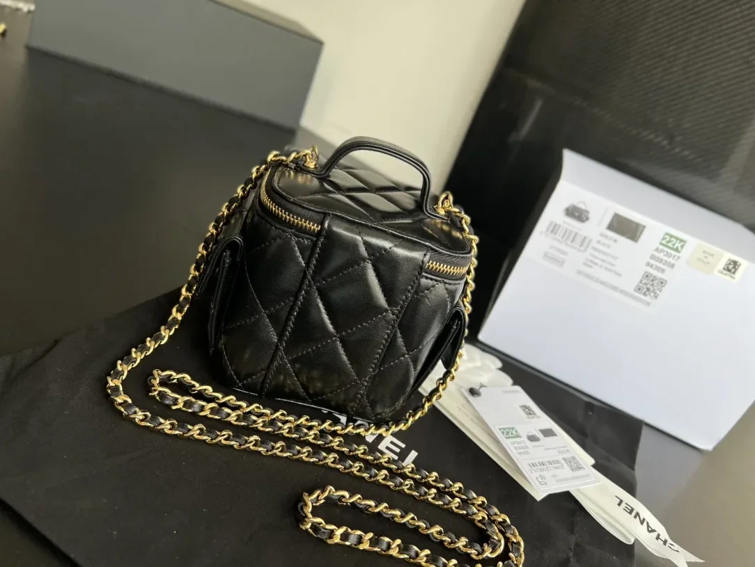Chanel CC Vanity With Chain Bag Black / Chanel CC Vanity With Chain Bag Black /