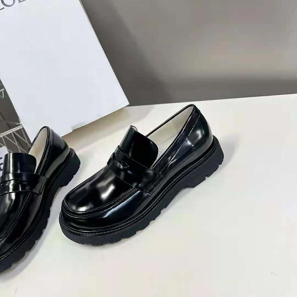Loewe Blaze Loafer in Bicolour Brushed for Women in off Calfskin Loewe Blaze Loafer in Bicolour Brushed for Women in off Calfskin