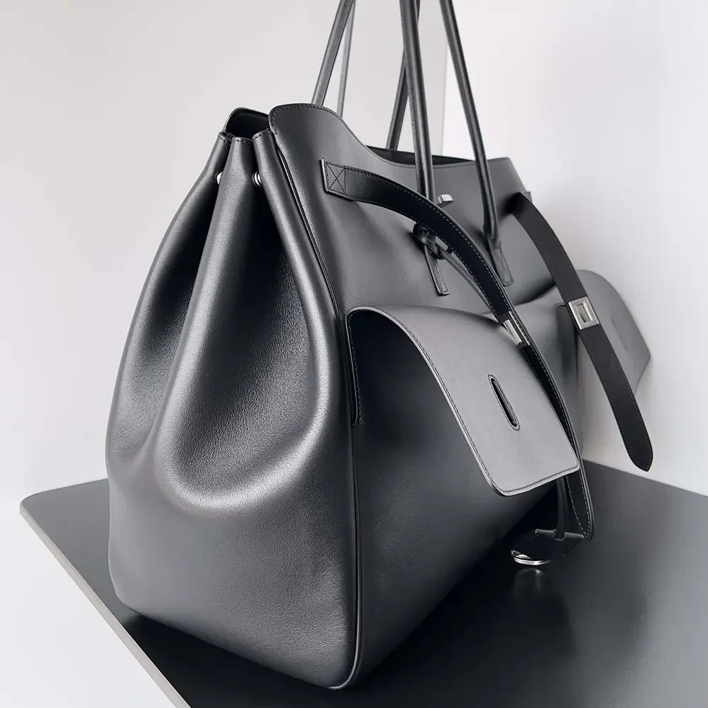 Balenciaga Bel Air XL Carry All Bag in Black Smooth Calfskin for Women in Silver Balenciaga Bel Air XL Carry All Bag in Black Smooth Calfskin for Women in Silver