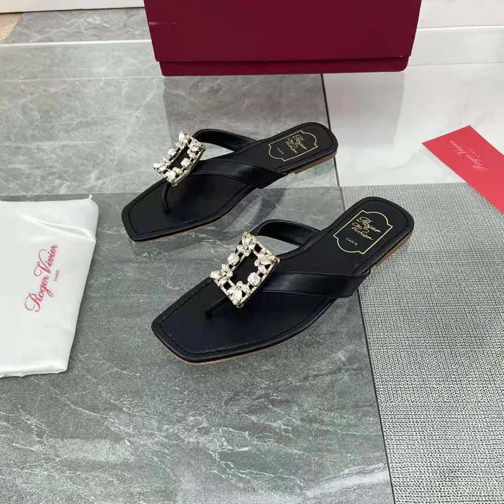 Roger Vivier Mini Broche Vivier Buckle Thong Mules in Leather for Women in Black Roger Vivier Mini Broche Vivier Buckle Thong Mules in Leather for Women in Black