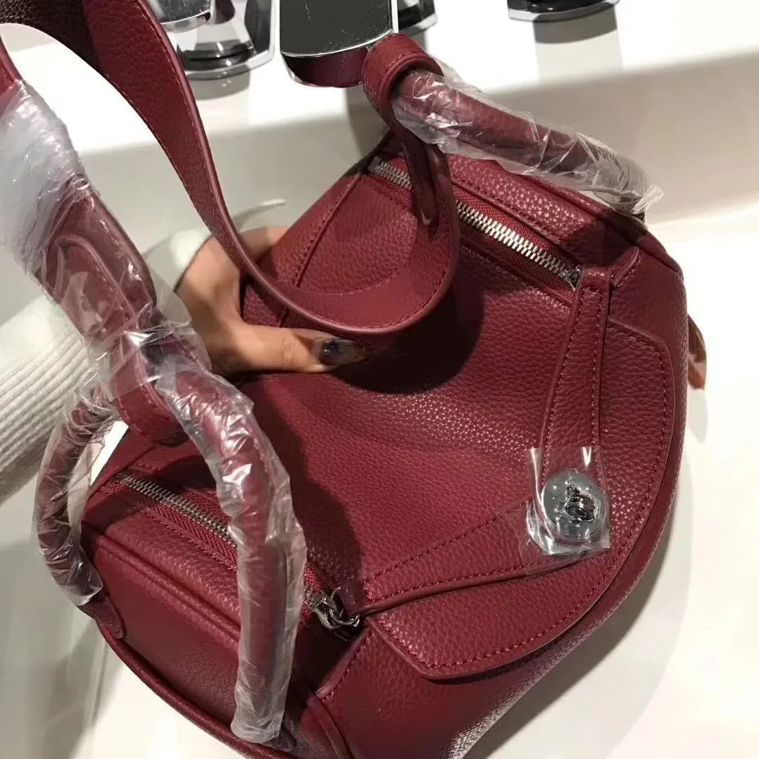 Hermes Lindy 30 Top Flap Leather Bag with Strap in Purple