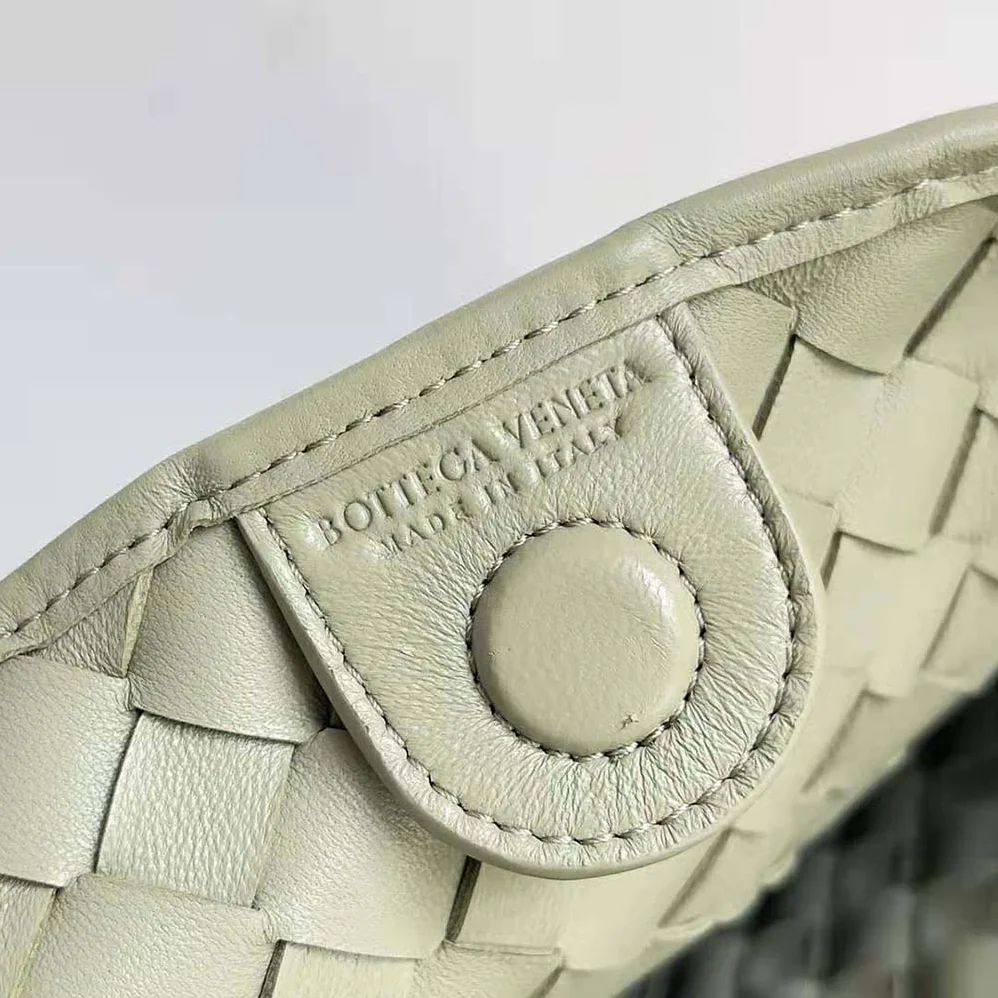 Bottega Veneta Medium Sardine in Supple Lambskin Leather for Women in Green