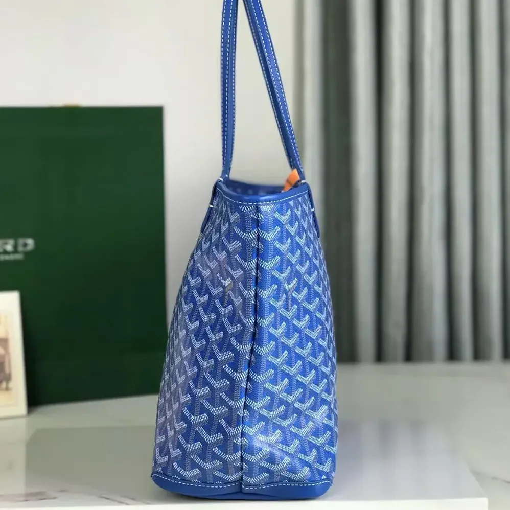 Goyard Sac Artois MM in Goyardine Canvas & Chevroches Calfskin for Women in Blue Goyard Sac Artois MM in Goyardine Canvas & Chevroches Calfskin for Women in Blue
