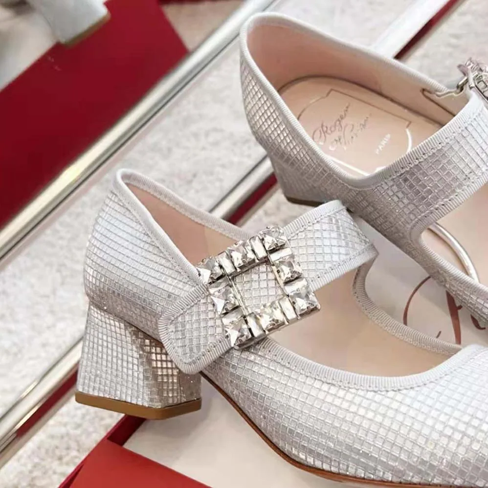 Roger Vivier Trés Vivier Strass Buckle Babies Pumps in Fabric for Women in Silver Roger Vivier Trés Vivier Strass Buckle Babies Pumps in Fabric for Women in Silver