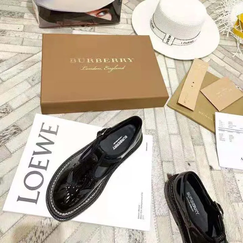 Burberry T-Bar Shoes Upgraded High-Gloss Patent Leather for Women in Black Burberry T-Bar Shoes Upgraded High-Gloss Patent Leather for Women in Black
