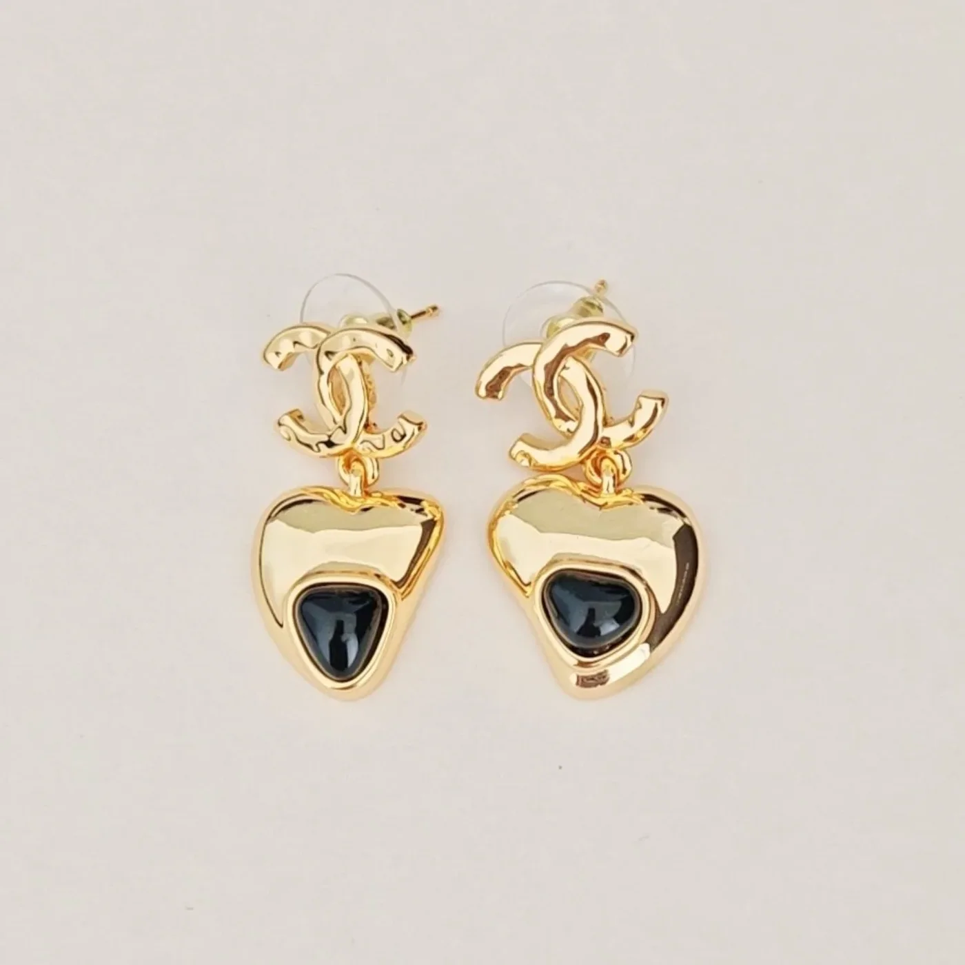Chanel Heart Drop Earrings Gold in Toned Metal Chanel Heart Drop Earrings Gold in Toned Metal