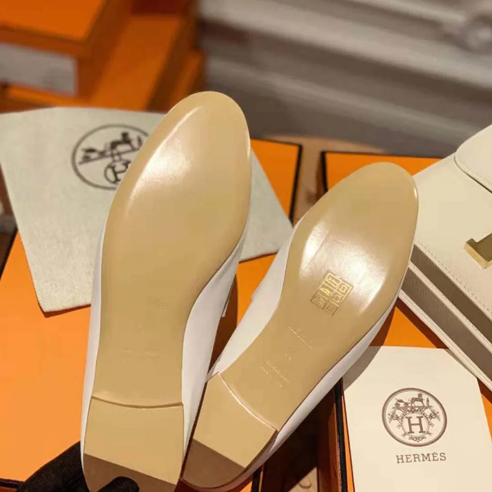 Hermes Rivoli Mule Mule in Calfskin with Fringe Detail for Women in White Hermes Rivoli Mule Mule in Calfskin with Fringe Detail for Women in White