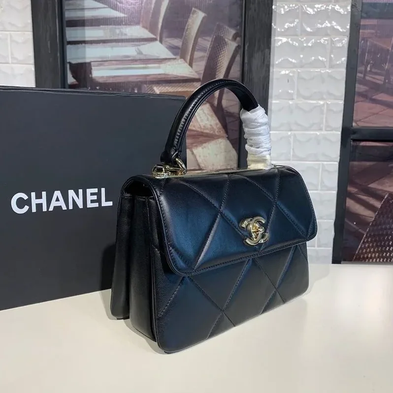 Chanel CC Shoulder Bag in Black Gold Hardware Chanel CC Shoulder Bag in Black Gold Hardware