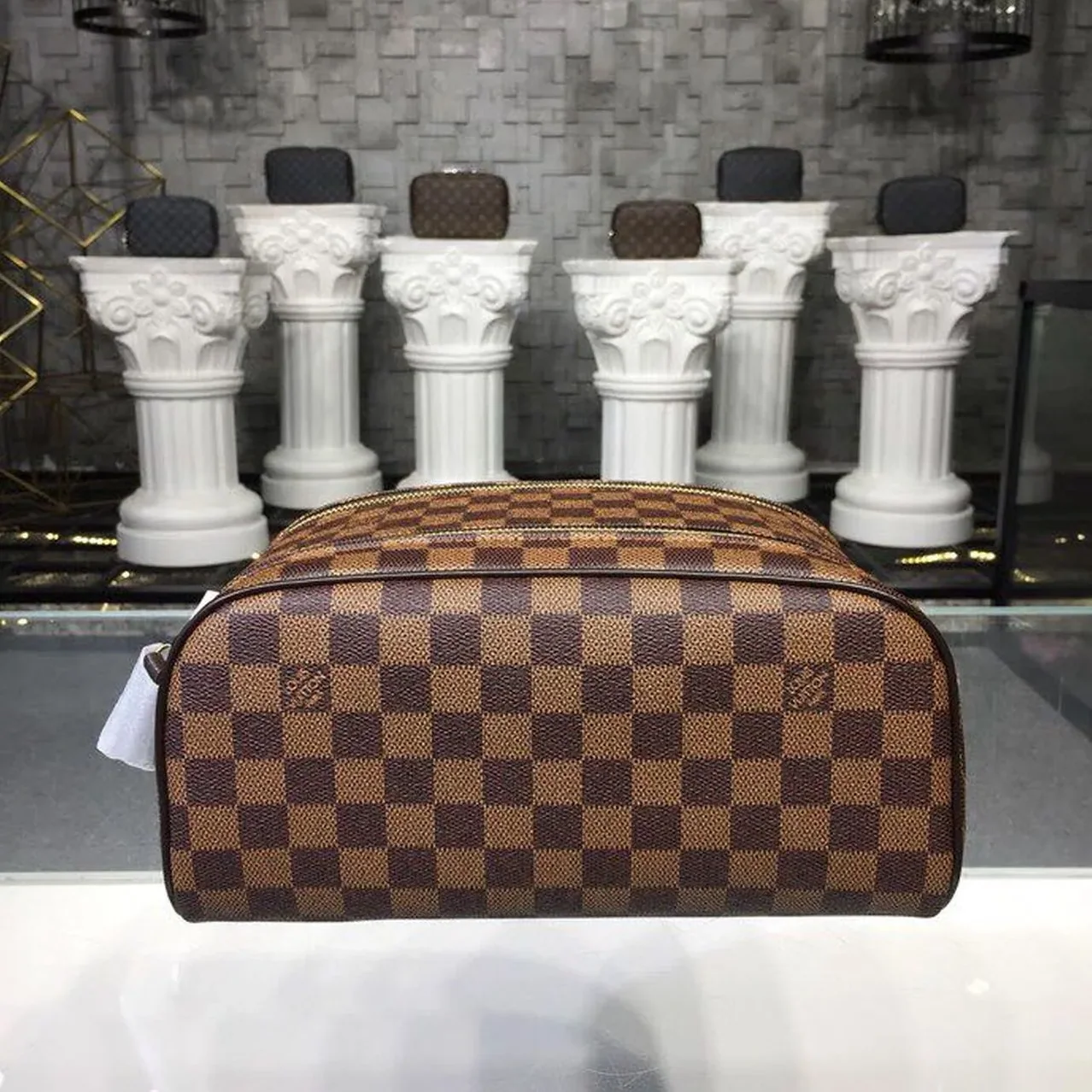 Louis Vuitton King Size Toiletry Damier Ebene Canvas, Travel Bags / LV Louis Vuitton King Size Toiletry Damier Ebene Canvas, Travel Bags / LV