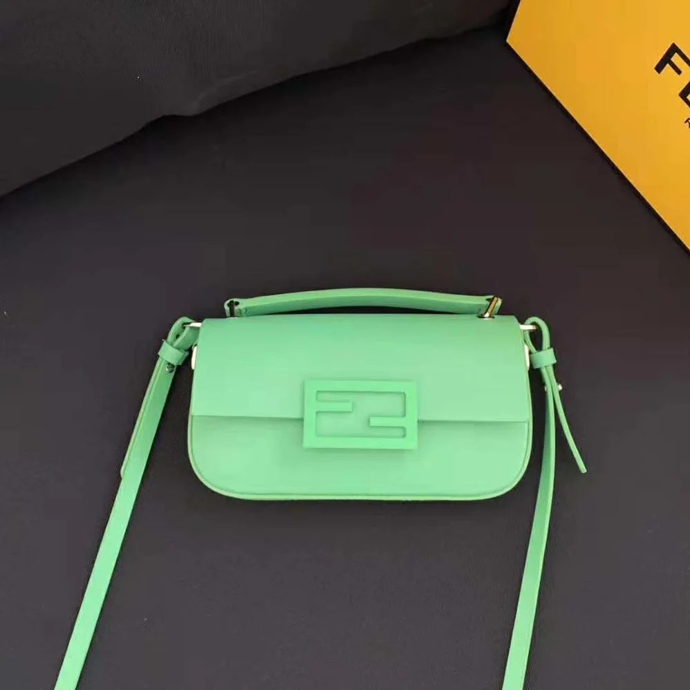 Fendi Baguette Phone Pouch Green Patent Leather Pouch for Women Fendi Baguette Phone Pouch Green Patent Leather Pouch for Women