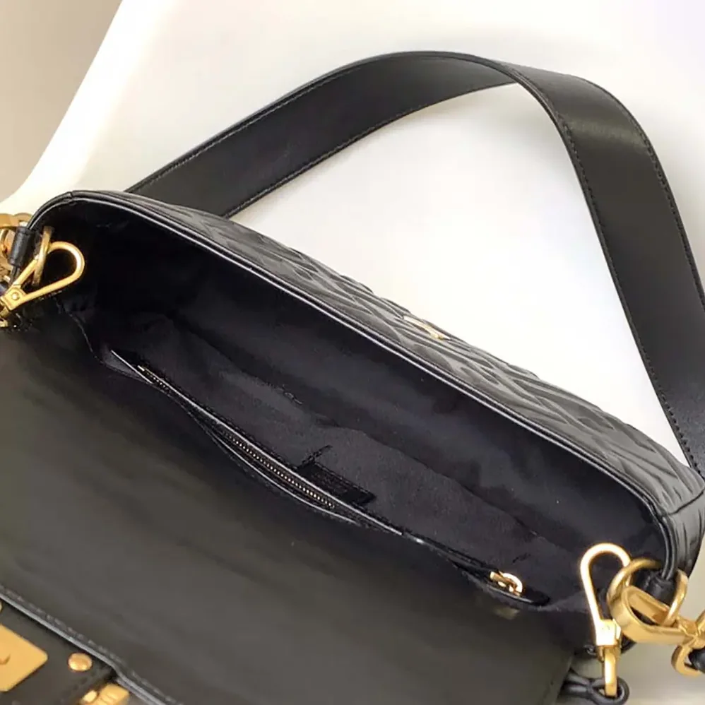 Fendi Medium Baguette Black Leather Bag for Women