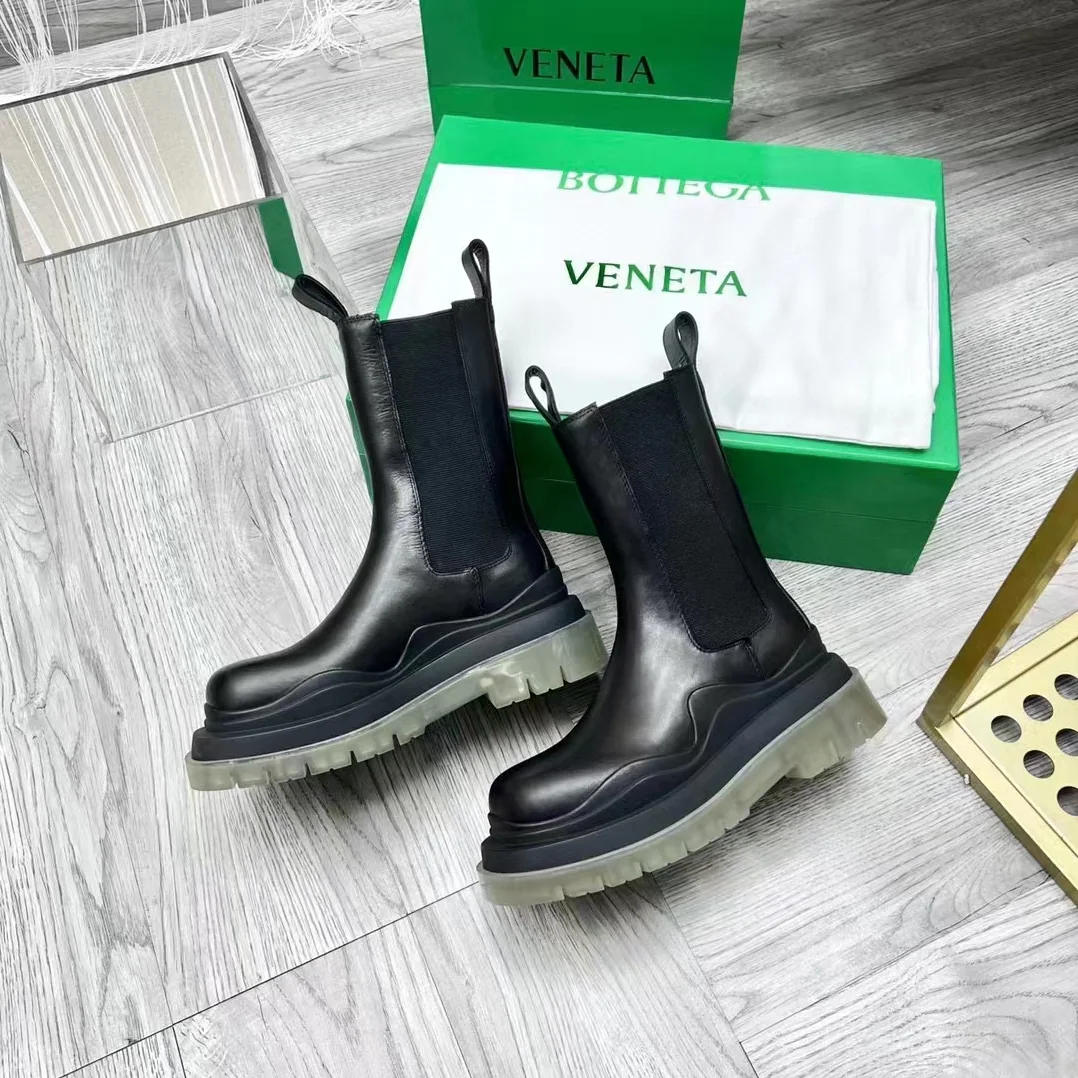 Bottega Veneta Lug Chelsea Boot Vegetable for Unisex in Tanned Leather Bottega Veneta Lug Chelsea Boot Vegetable for Unisex in Tanned Leather