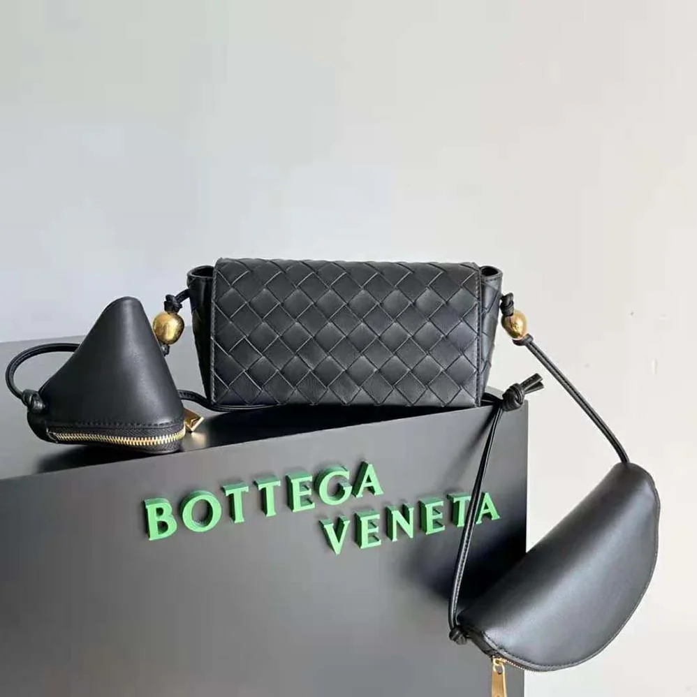 Bottega Veneta Intrecciato Leather Multi Pouch On Strap for Women in Black Bottega Veneta Intrecciato Leather Multi Pouch On Strap for Women in Black