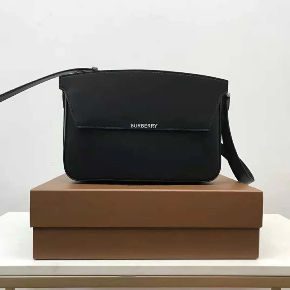 Burberry Leather Catherine Shoulder Bag for Women in Black Burberry Leather Catherine Shoulder Bag for Women in Black