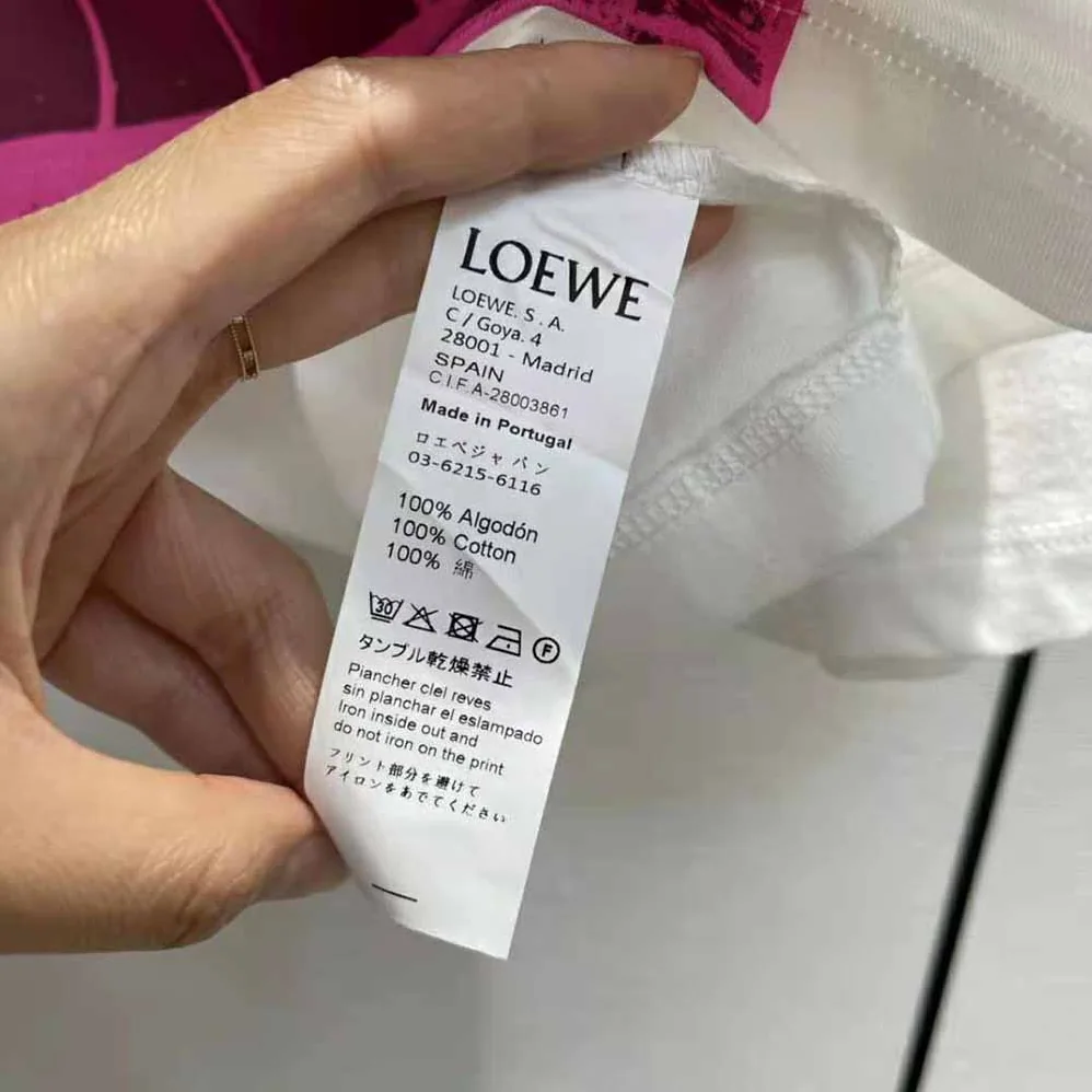 Loewe Palm Cropped T-shirt in Cotton for Women in Pink Loewe Palm Cropped T-shirt in Cotton for Women in Pink
