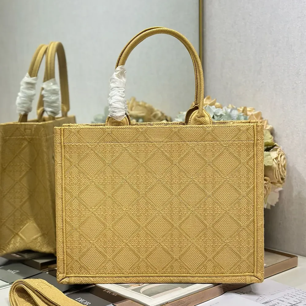 Dior Medium Dior Book Tote with Strap Natural Cannage Raffia for Women in Effect Embroidery Dior Medium Dior Book Tote with Strap Natural Cannage Raffia for Women in Effect Embroidery