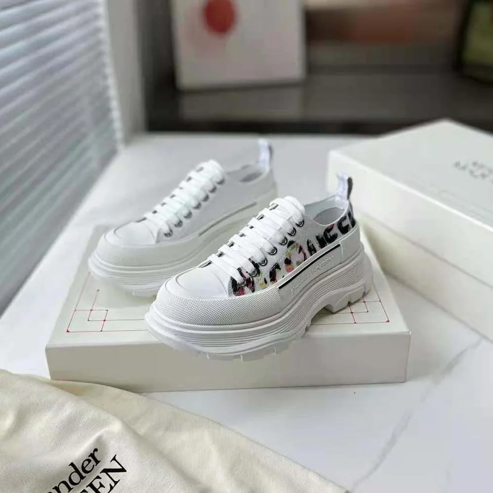 Alexander Mcqueen Tread Slick Lace for Unisex in up in White Alexander Mcqueen Tread Slick Lace for Unisex in up in White